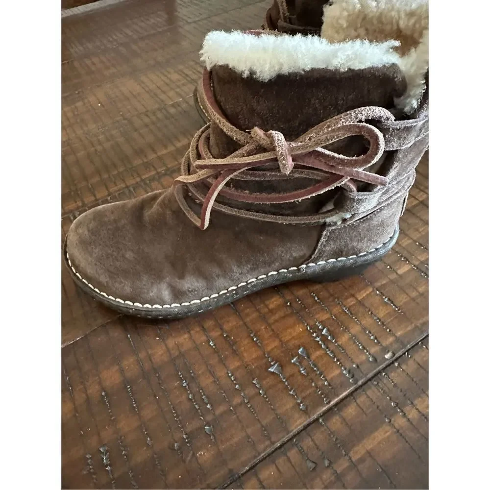UGG caspia shearling
